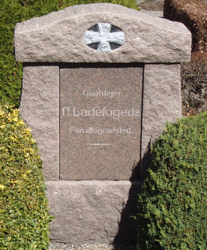 Ladefogeds familiegravsted.JPG